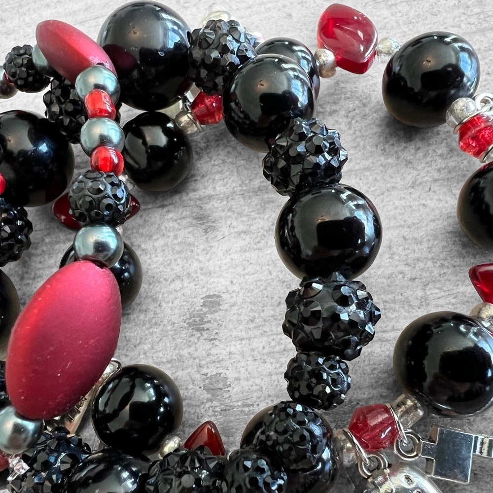 Horror Movie themed bracelet stretchy stackable charm bracelet black red - Picture 3 of 11